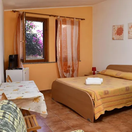 Ezzi Mannu Kır Evi